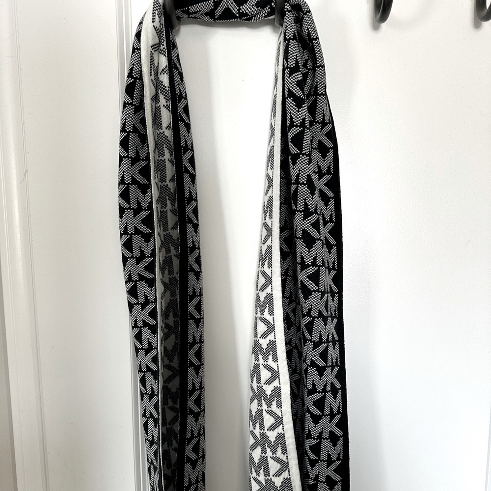 NWT Michael Kors scarf